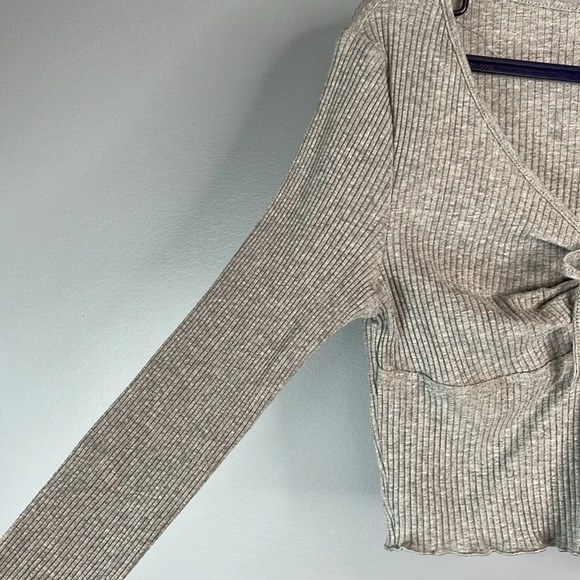 5/$25 SHEIN Qutie Lettuce Trim Knot Front RibKnit Tee Grey Cropped Long Sleeve L - Picture 6 of 11